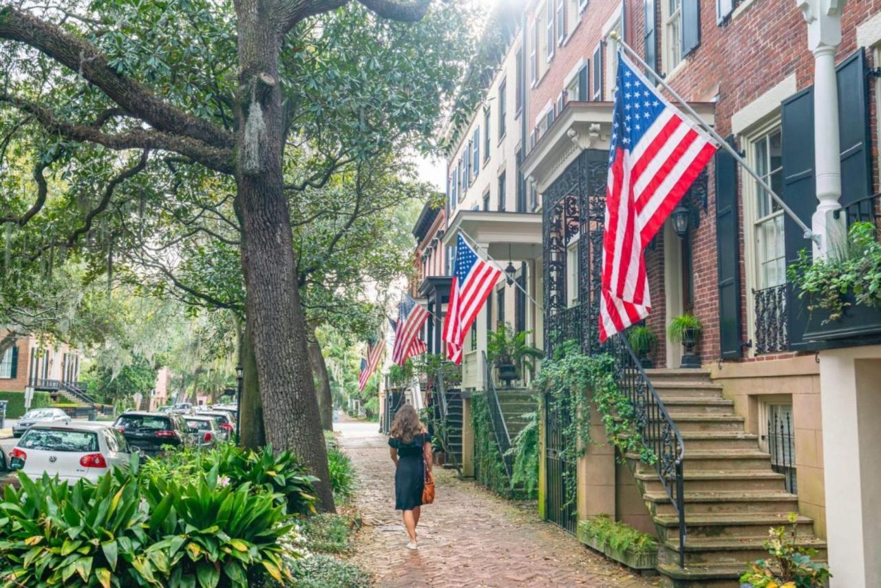 Walk Score 90!!-Historic Downtown District-2 Blocks To Famous Forsyth Park- Huge Private Patio-Private Parking Savannah Exterior foto